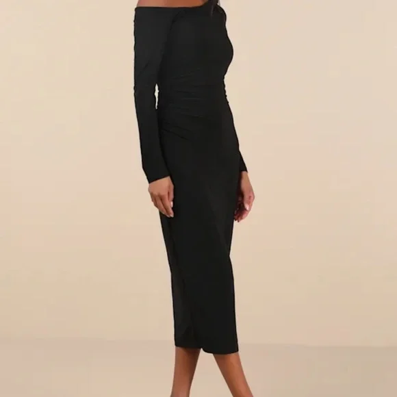 Elegant Black One-Shoulder Dress - Picture 4 of 4